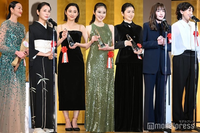 「2024年 エランドール賞」に出席した（左から）冨永愛、吉田羊、堀田真由、今田美桜、小芝風花、川口春奈、安藤サクラ（C）モデルプレス