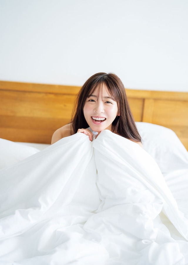 櫻井優衣 1st写真集「YUi」特別編集版バックカバー（C）佐藤佑一