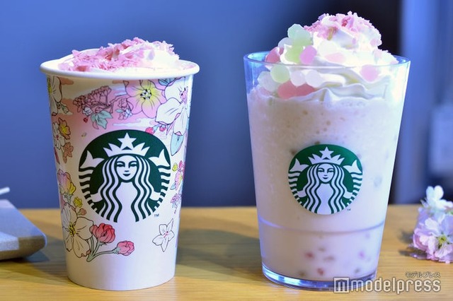 （右から）花見だんご フラペチーノ、花見 さくら クリーム（C）モデルプレス