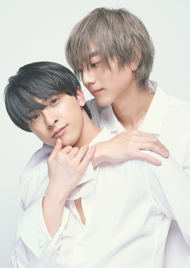 新原泰佑、駒木根葵汰／メインバージョン（C）「２５時、赤坂で」製作委員会