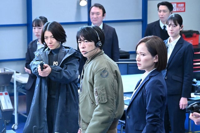 瀧内公美、櫻井翔、ソニン「新空港占拠」第9話より（C）日本テレビ