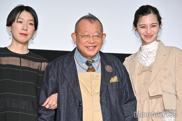 「あまろっく」完成披露舞台挨拶に出席した江口のりこ、笑福亭鶴瓶、中条あやみ（C）モデルプレス