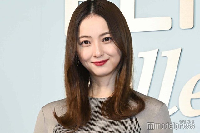 「FENDI selleria」に来場した佐々木希（C）モデルプレス