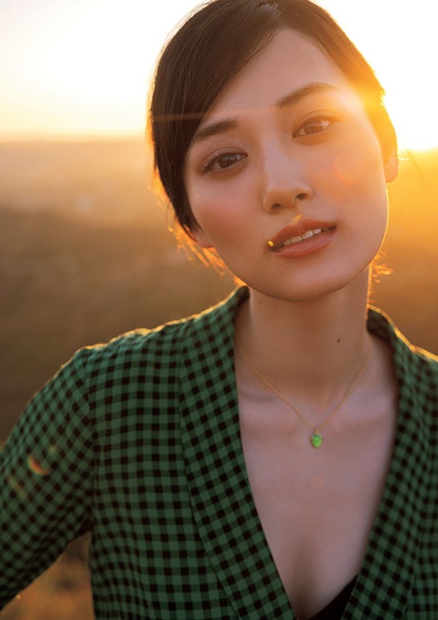 山下美月 2nd写真集「ヒロイン」先行カット第8弾／撮影：須江隆治（See）