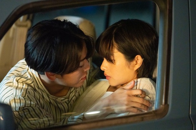 亀梨和也、石原さとみ「Destiny」第1話より（C）テレビ朝日