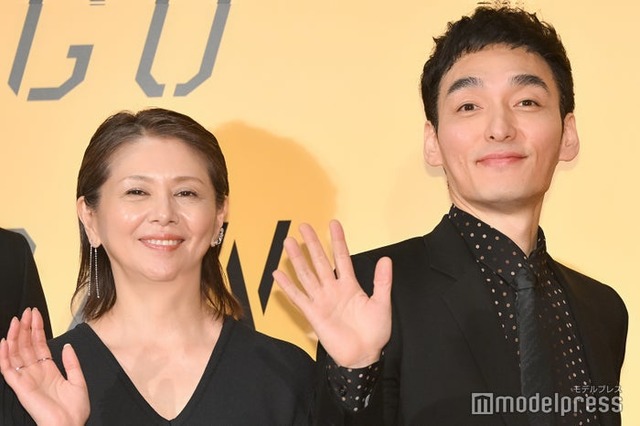 映画「碁盤斬り」の完成披露舞台挨拶に出席した小泉今日子、草なぎ剛（C）モデルプレス