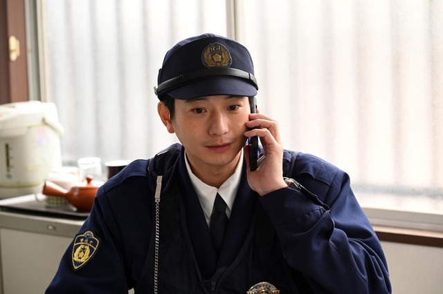 向井理「ダブルチート 偽りの警官 Season1」第3話より（C）テレビ東京　ＷＯＷＯＷ