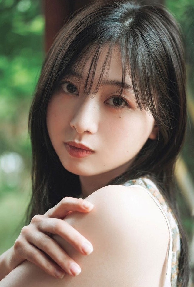 「blt graph.vol.102」ローソンエンタテインメント購入特典ポストカード【富田鈴花（日向坂46）】（提供写真）