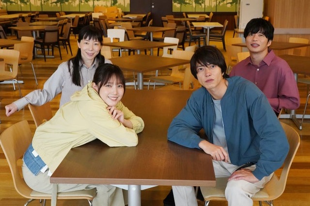 平岩紙、本田翼、山下智久、田中圭（C）フジテレビ