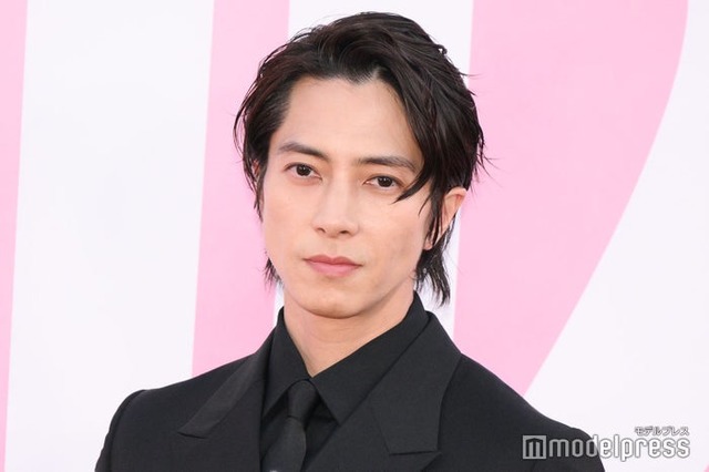 「ミス ディオール展覧会 ある⼥性の物語」フォトコールに出席した山下智久（C）モデルプレス