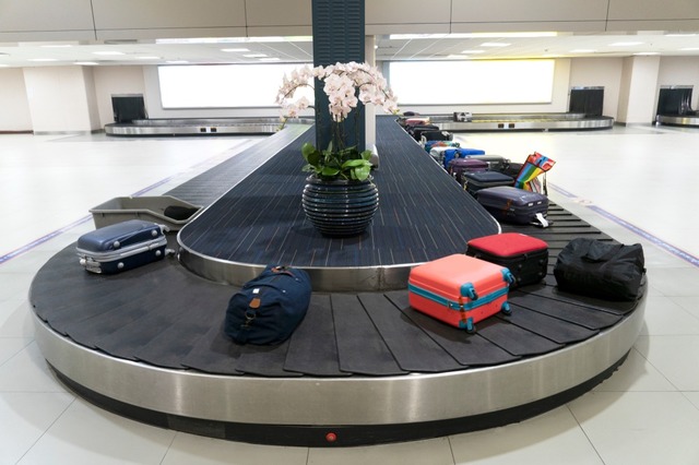 海外の空港で荷物が見つからない！？困り果てていると…→近くにいた日本人旅行客が！？