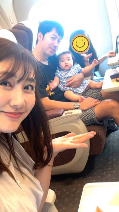 東貴博、妻・安めぐみ＆2人の娘とパシャリ！家族旅行SHOTに反響「良いですね」「ぷにぷにの赤ちゃんだ」