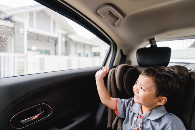 家族で車に乗っていると…→3歳児のキュートな行動に「思わず笑ってしまいました」