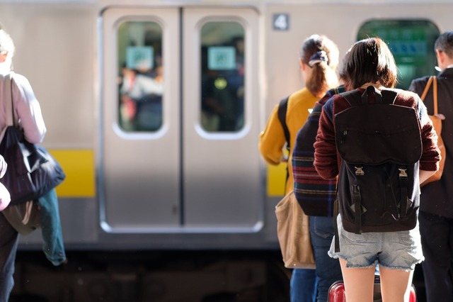 「この時間に、この場所で…？」電車が到着してドアが開き、乗ろうとした次の瞬間…→まさかの光景に「奇跡」