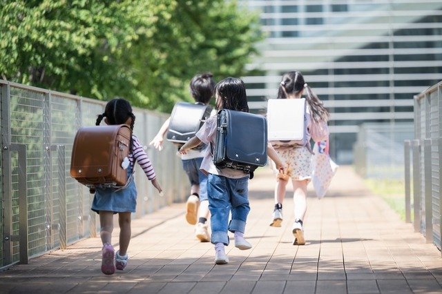 【下校中の会話】小学生「大人ってどうやったらなれるの？」→その真剣な会話と、まさかの結論に「笑ってしまった」