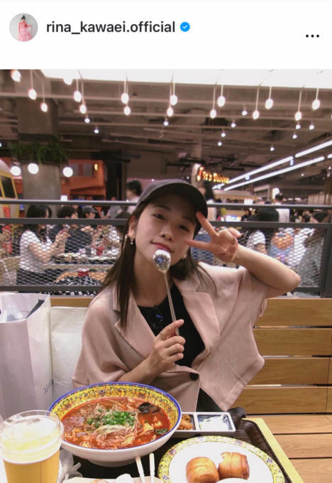 川栄李奈、韓国で食を満喫する笑顔SHOTに反響「可愛すぎでしょ」「癒されます」