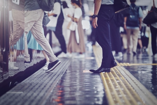 【海外で】道を尋ねても”素っ気ない”対応。しかしその直後⇒「見ていられないわ」まさかの【救世主】が登場！？