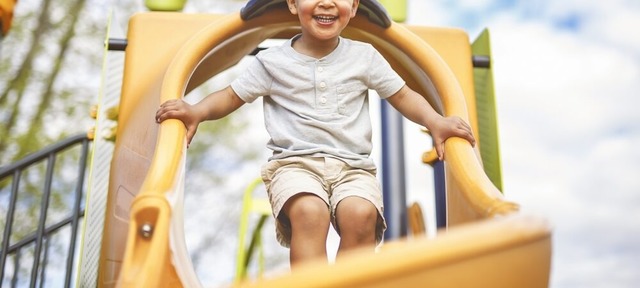 公園で子どもが転んで泣いてしまった！？すると…→息子の予想外な一面に「驚き」「胸が熱くなる」