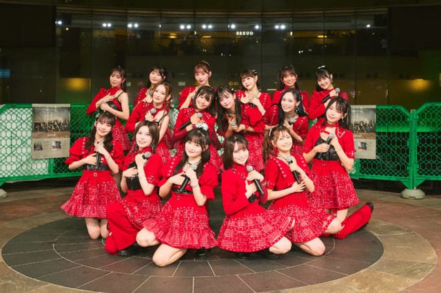 HKT48、福岡でミニライブを開催！加入から4ヵ月で初選抜の7期生も含めた16人でフレッシュなパフォーマンス