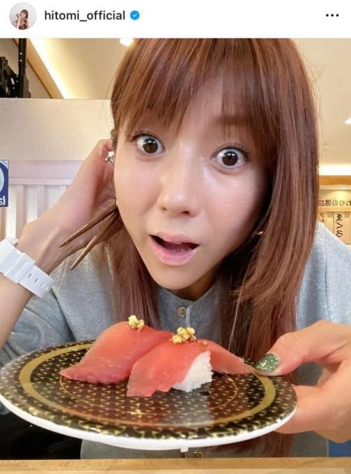 4児の母・hitomi、子供たちとの外食SHOTを公開「お休みはみんなで回転寿司」