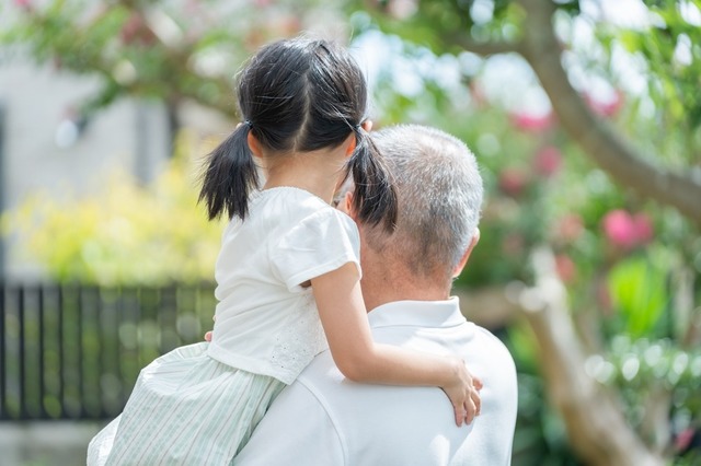 太鼓をたたく祖父に喜ぶ孫　その後、祖父の”溺愛行動”に母は「びっくりした」「一番の思い出になった」　