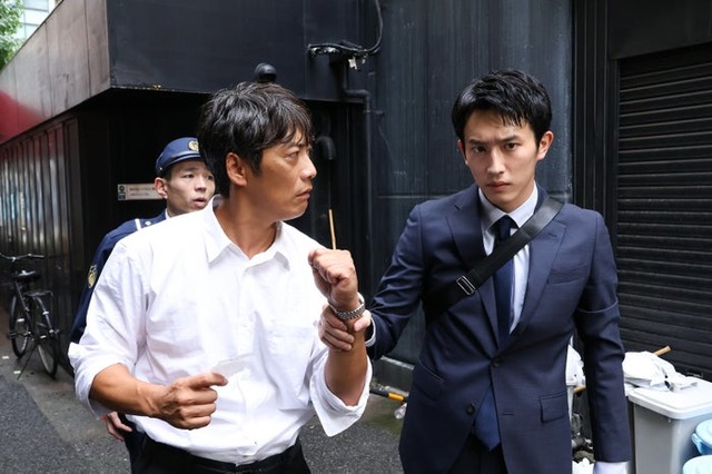 反町隆史、杉野遥亮「オクラ〜迷宮入り事件捜査〜」第1話（C）フジテレビ