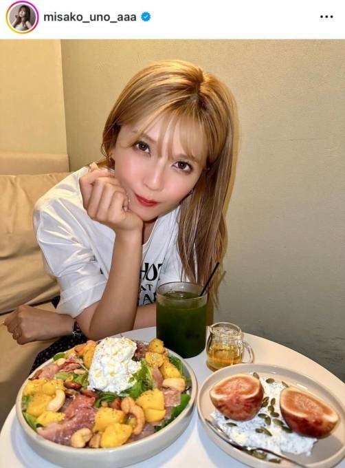 「今日も可愛い更新中」宇野実彩子、カフェでの微笑みSHOTにファンうっとり「ビジュ最高すぎ！」