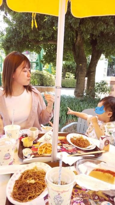 尾崎里紗アナ、1歳息子の“ポテトフライデビュー”SHOT公開「義母さんが 決定的瞬間をおさえてくれていた！」