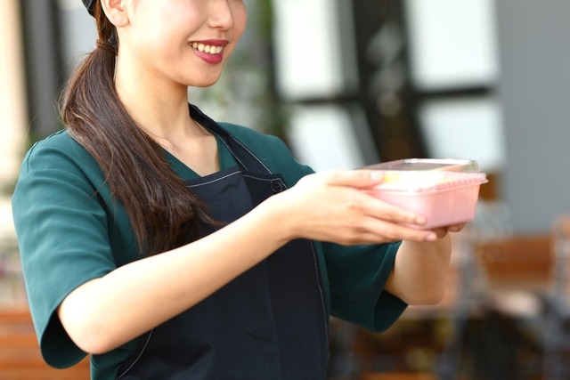 母「今日のお弁当よ」いつもよりも大きめのお弁当箱…？蓋を開けた瞬間、まさかの中身に「そりゃ重いよな」