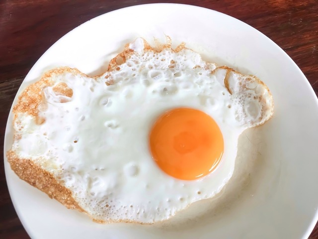 夕食の目玉焼きで…妻「何かける？」今までなかった発想に「混乱した」「私だけだった」