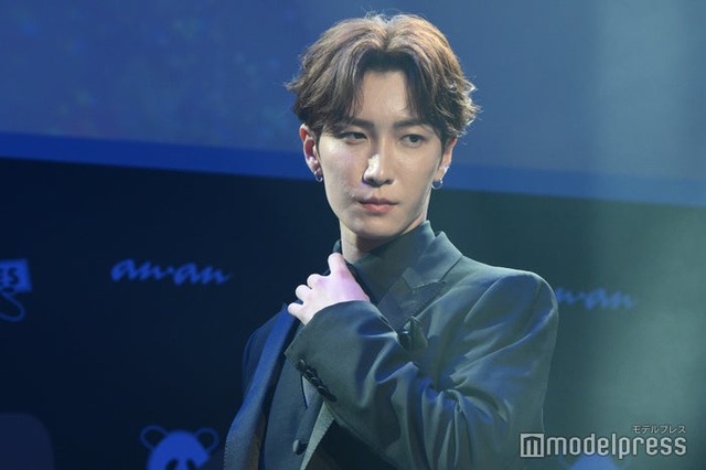 生配信されていることを知らない渡辺翔太（C）モデルプレス