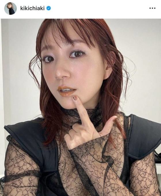 「赤髪かわいいー！」伊藤千晃、NEWヘアカラー×イエローリップSHOTに反響「めちゃくちゃ似合ってます」