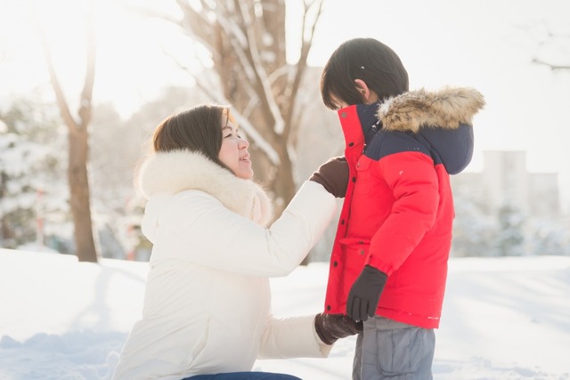 雪国で…幼稚園に遅刻ギリギリの親子「一か八か…」思いついた”冬のアイテム”で遅刻回避！？