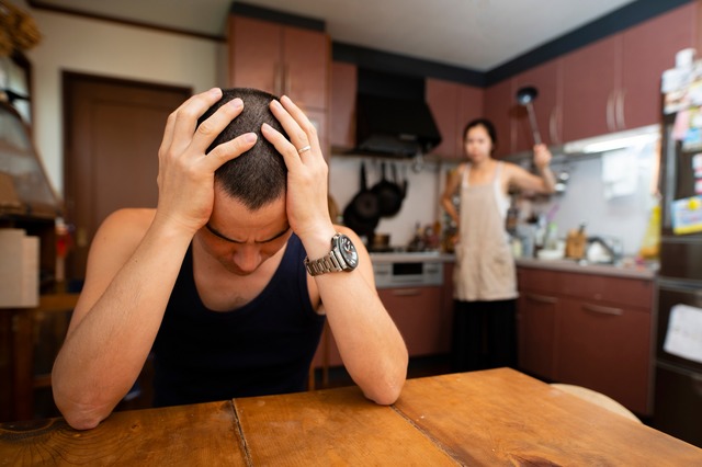 単身赴任の夫、部屋にアポなし訪問したら…。洗面所の「あるもの」から、許しがたい事実を暴き出した妻の臭覚