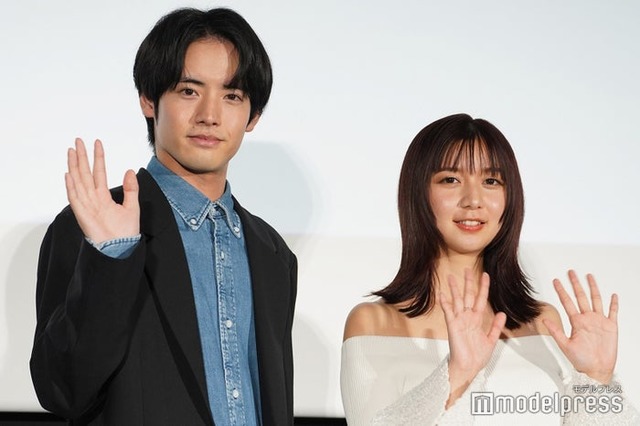 映画「366日」大ヒット御礼舞台挨拶に出席した赤楚衛二、上白石萌歌（C）モデルプレス