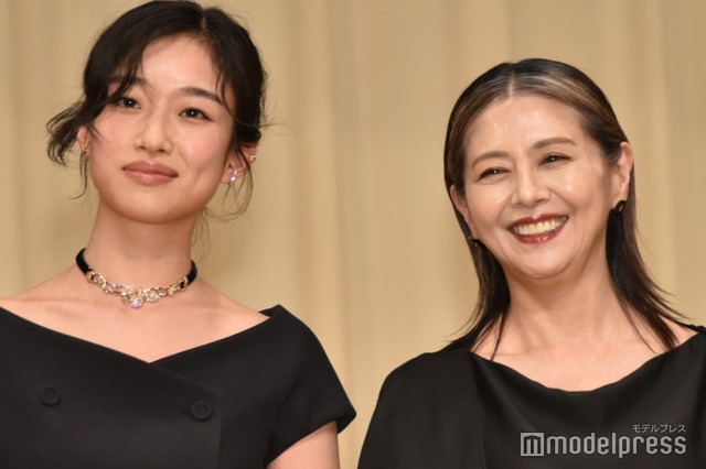 「第67回ブルーリボン賞」授賞式で初対面となった河合優実、小泉今日子（C）モデルプレス