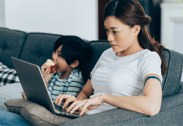 在宅勤務で育児を両立する女性。産後の”仕事量における”悩みとは！？