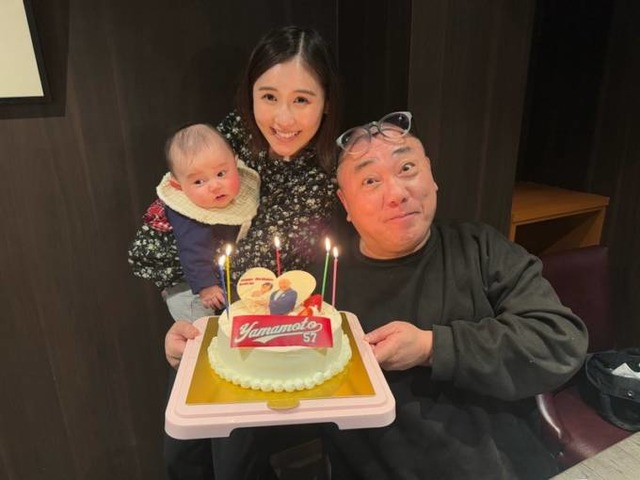 極楽とんぼ・山本圭壱、57歳の誕生日を報告！妻・西野未姫と愛娘との家族SHOTに「幸せそう」「素敵」の声