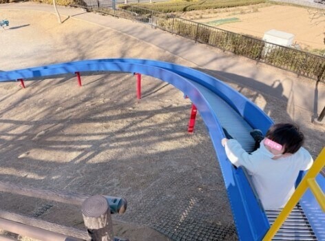 辻希美、子供たちの新学期準備へ！三男の公園遊びSHOTも公開「永遠滑って来ました」