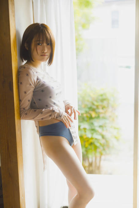 声優・夏吉ゆうこ、色白のヘルシー美ボディをお披露目！初の写真集で水着やランジェリー撮影にチャレンジ