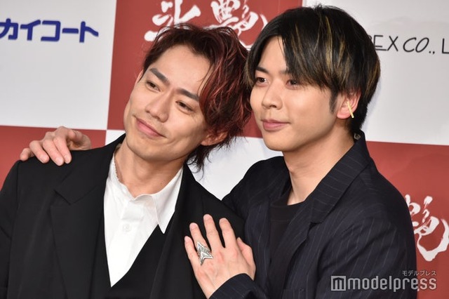 「氷艶hyoen2025–鏡紋の夜叉-」記者発表会に登壇した高橋大輔、増田貴久（C）モデルプレス