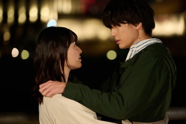 栗山千明、伊藤健太郎「彼女がそれも愛と呼ぶなら」第1話（C）YTV