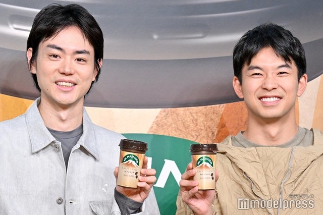 「マウントレーニア」新CM発表会に出席した菅田将暉、仲野太賀（C）モデルプレス