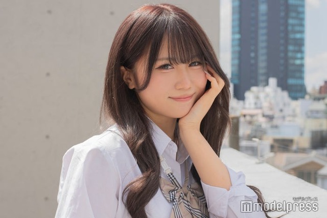 暗髪のみなつ（C）モデルプレス