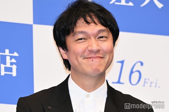 プライベートで一般人を巻き込みエチュードをしていた丸山隆平（C）モデルプレス