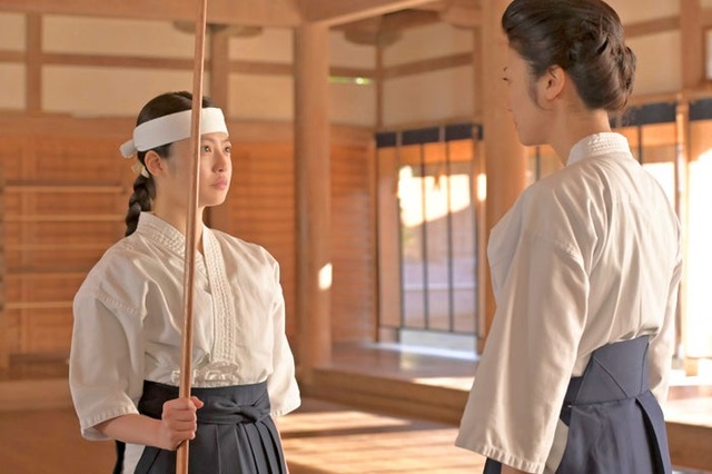 今田美桜、瀧内公美「あんぱん」第25話（C）NHK