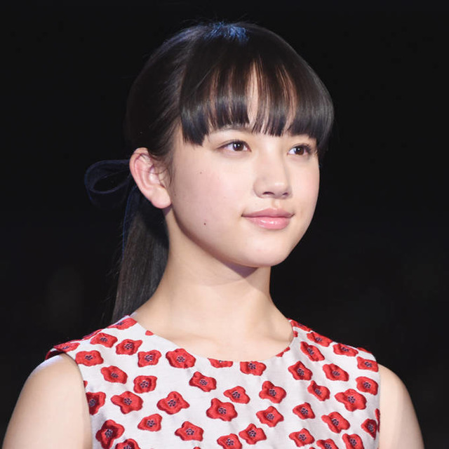 清原果耶、凛としたブラックコーデSHOTに「眼福すぎます」「大人っぽくて綺麗」と反響
