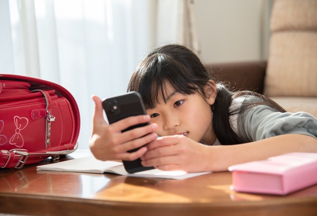 「学校に行きたくない子」を休ませたら、ゲーム三昧！「怠けグセ」がつくのでは？と心配な親たちへ【不登校指導の専門家に聞きました】