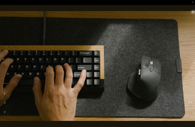 クラシカルなフォルムに独特の素材感。メカニカルキーボードに取り憑かれた元エンジニアが立ち上げたブランドとのコラボ製品だ。