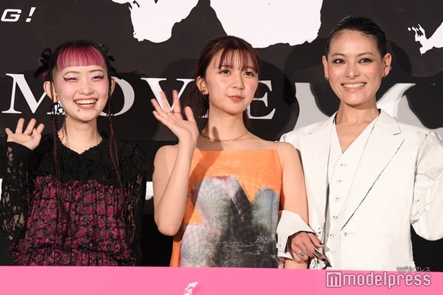 「パリピ孔明 THE MOVIE」公開記念舞台挨拶に出席した詩羽、上白石萌歌、菅原小春（C）モデルプレス